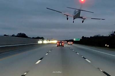 Se flyet smadre bilen