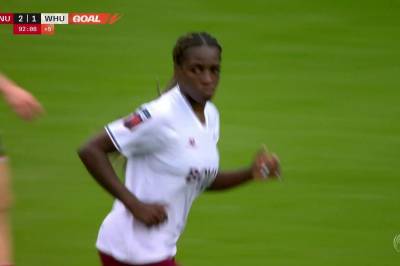 Asseyi scorer mot Manchester United