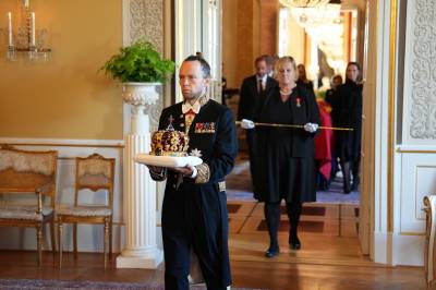 Hva med hoffet nå, kong Haakon?