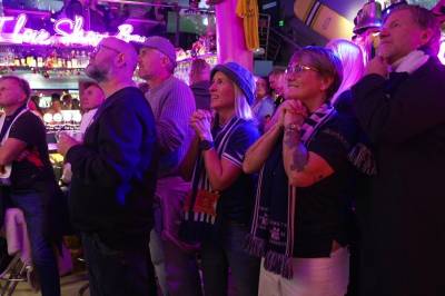 Her samla Viking-supporterane seg til kamp