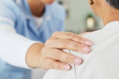 Tøft å være sykepleier: Mange må i tillegg ta renhold og kjøkkentjeneste