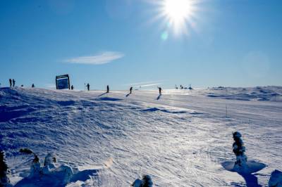 «Hold deg inne midt på dagen og unngå soling helt»