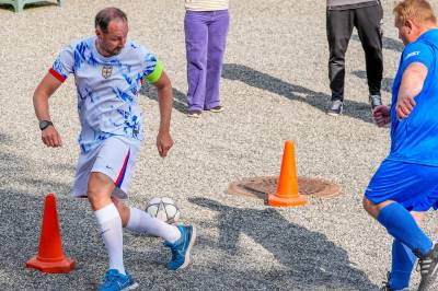 Kronprinsen og prinsen deltar i fotballkamp på Skaugum