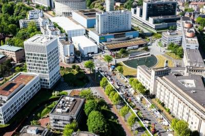 - Står midt i stormen