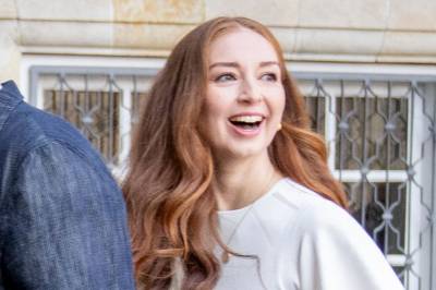 Samira Nawa måtte forsvare sin danskhet. Nå sitter hun ved kongens bord.
