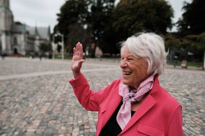 Hun blir 85 år om to uker, men er fort­satt i jobb: – Kjempe­vik­tig