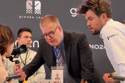 Magnus Carlsen sa ja: Så sladret han til dommeren