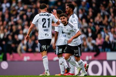 Rosenborg vant på fotballens festdag – hjemmepublikummet pep etter tre offsideannulleringer