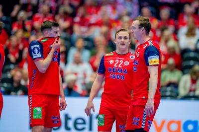 Håndballgutta raknet i EM: Hånes i Danmark