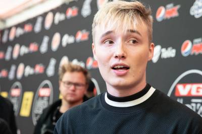 Isac Elliot (25) har blitt pappa