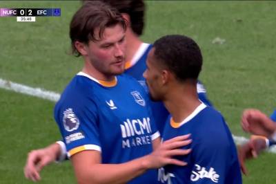 Iliman Ndiaye setter 2-0 mot Newcastle United