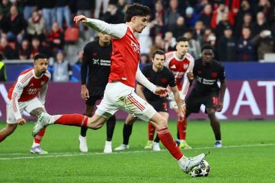 Arsenal reddet av sent straffemål