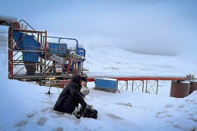 Han fanger lyden av Svalbards historie: – Jeg var ikke forberedt i det hele tatt på det jeg møtte