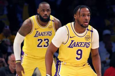 Bronny og LeBron James gjør den første sønn-til-far-assist i NBA-historien