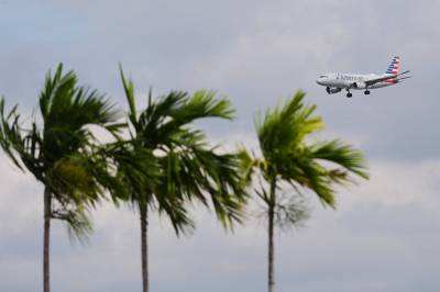 Kansellerer fly over Karibien