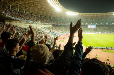Iraks landslagstrener ber om at VM-sluttspillet i fotball utsettes