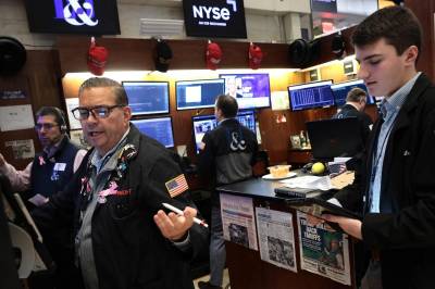 Tek-aksjene faller videre i New York