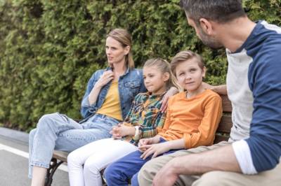 Derfor må du prate med barna om nyhetene