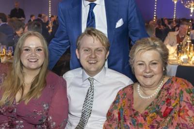 Rørt av sønnens tale