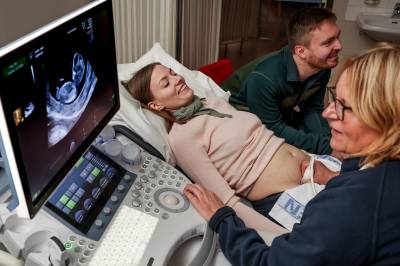 Norske kvinner får barn stadig senere. Men nummer to kommer raskere enn før.