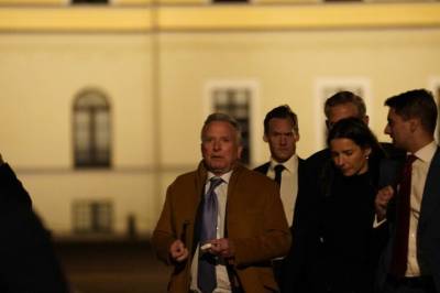 Taus Witkoff forlot middag