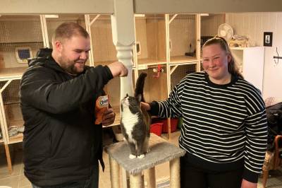 Ungt par oppfyller ønskedrøm om egen gård