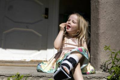 Amanda (5) fikk alvorlig skade. Nå advarer foreldrene