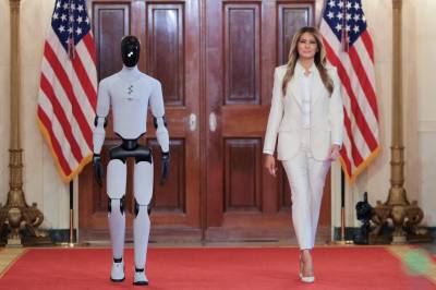 Robot blir med Melania Trump på Det hvite hus' AI-utdanningsarrangement