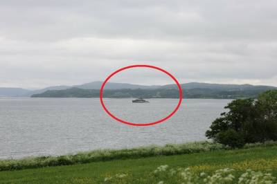 Mystisk yacht dukket opp: - Nekter å si hvem som er om bord
