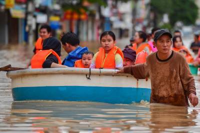 Minst 55 omkommet i flom i Vietnam