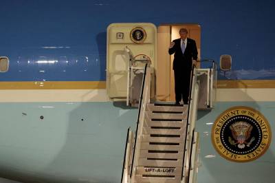 Trump har landet i Beijing. Første amerikanske president i Kina på flere år.