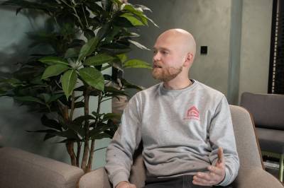 Fra gorilla-trekking til skolebygging