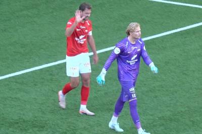 Brann-kapteinen med absurd selvmål: - Ai ai ai