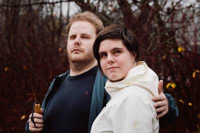 Fikk erstatning fra staten etter å ha mistet synet som barn. Lånekassen mener de er for rike til å få stipend. 