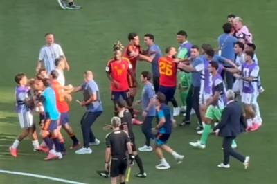 Argentinas usportslige oppførsel: avskyelig angrep fra Paredes og fornærmelse under feiringen