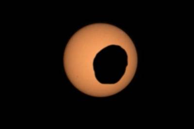 På denne planeten er det over tre solformørkelser hver dag