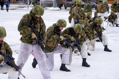 Forsvarets sjefsersjant åpner for å gi vernepliktige soldater lov til å drikke alkohol i leir