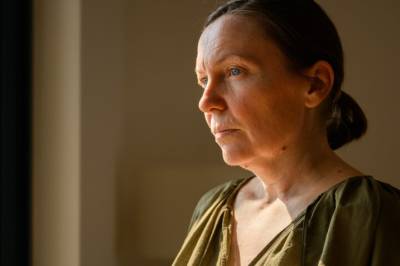 Kristin sto tårevåt og så de andre barna få vitnemålet sitt. Hun visste at datteren hadde fått «ikke vurdert» i alle fag