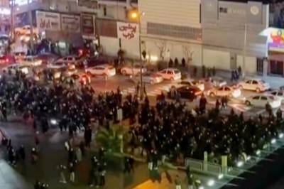 Iranske ledere varsler skjerpet maktbruk mot demonstranter