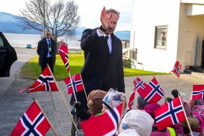 Kong Haakon på første reise som konge – møtte tidsvitne fra krigen