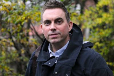 Ledelse når folk skal stå lenger i jobb: Flytt blikket fra «jeg» til «vi», sier forsker