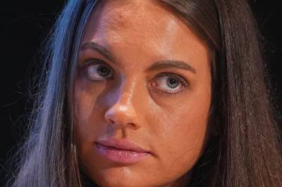 Hun snudde opp ned på rommet