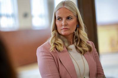 Mette-Marit skal opereres