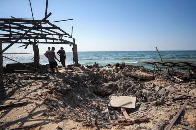 Minst 30 drepne i angrep mot strandkafé i Gaza by