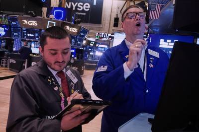 Wall Street åpner flatt