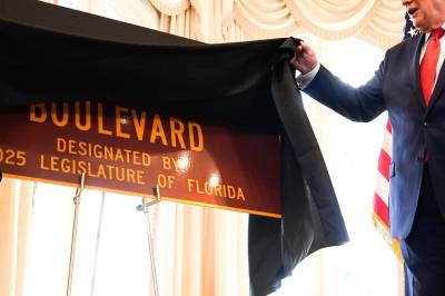 Krigsskip, jagerfly og gater: Nå får han navnet sitt på det meste