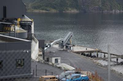 Slår alarm om Førdefjorden: – Staten har plikt til å stanse drifta no