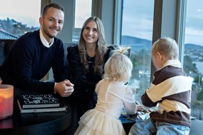 Slik løser meglerparet livet som småbarnsforeldre
