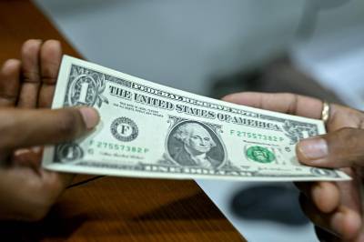 Krona styrker seg kraftig: Dollaren 20 prosent billigere