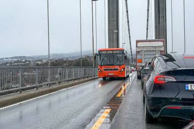 Kollisjon på riksvei 555: – Kan bli litt kø